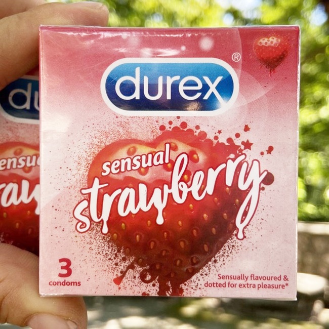 Bao Cao Su Hương Dâu Có Gai Durex Sensual Strawberry Chính Hãng